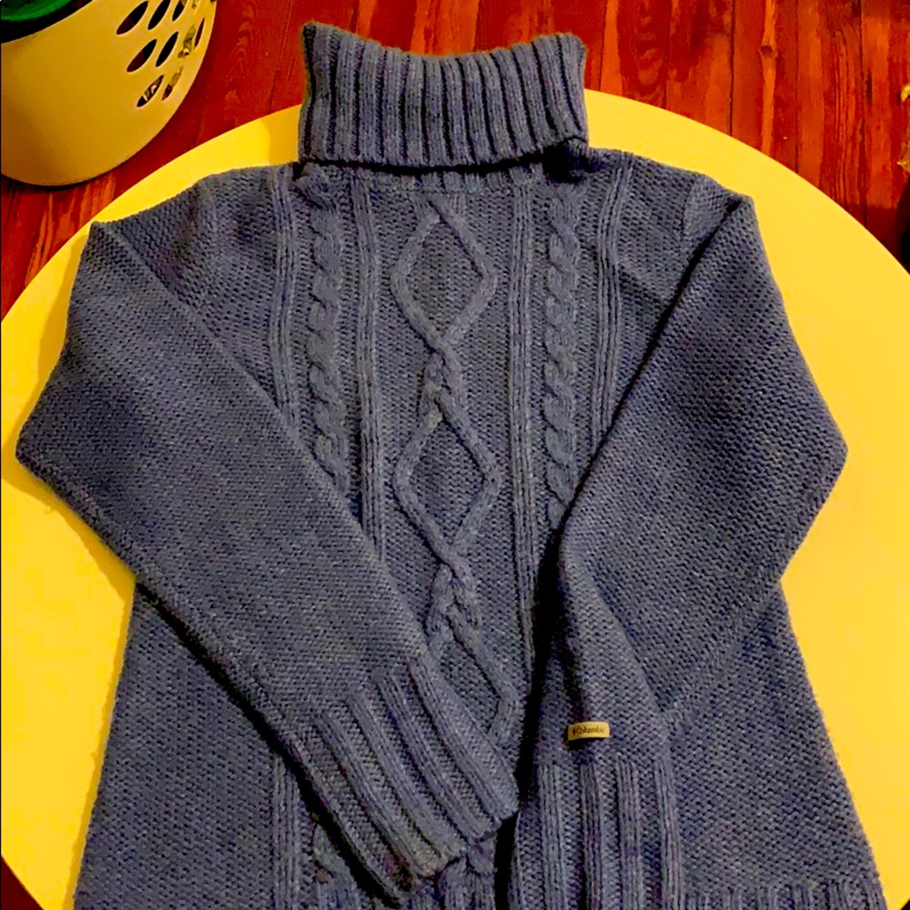 Like new warm Columbia sweater